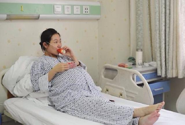 准爸爸体验"一天孕妇",才绑上西瓜3小时,丈夫就说"不生了"