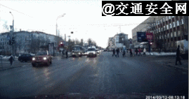 【你的育儿经】请告诉孩子：我们跑不过汽车！