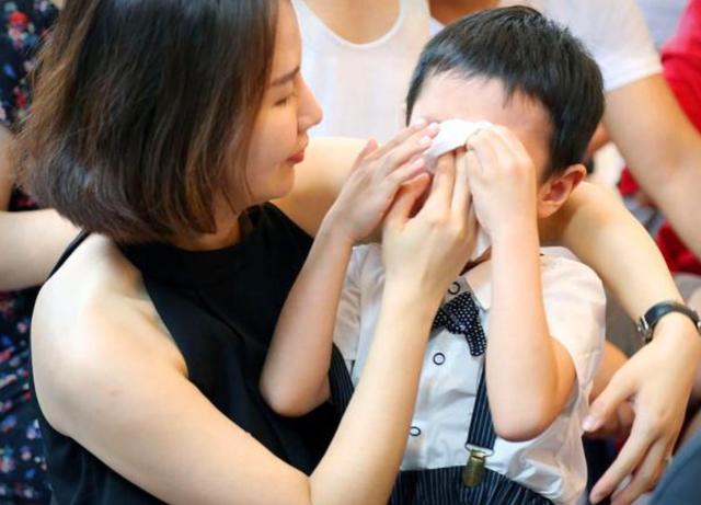 【超级宝妈】孩子这3种“中国式礼貌”，看似懂事却有害无益，父母仍沾沾自喜