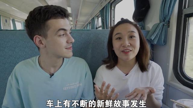 惊呆了!老外在中国"慢火车"上体验列车员