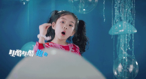 12月22日,电影《崖上的波妞》在微博官宣中文主题曲由吴青峰和lucky