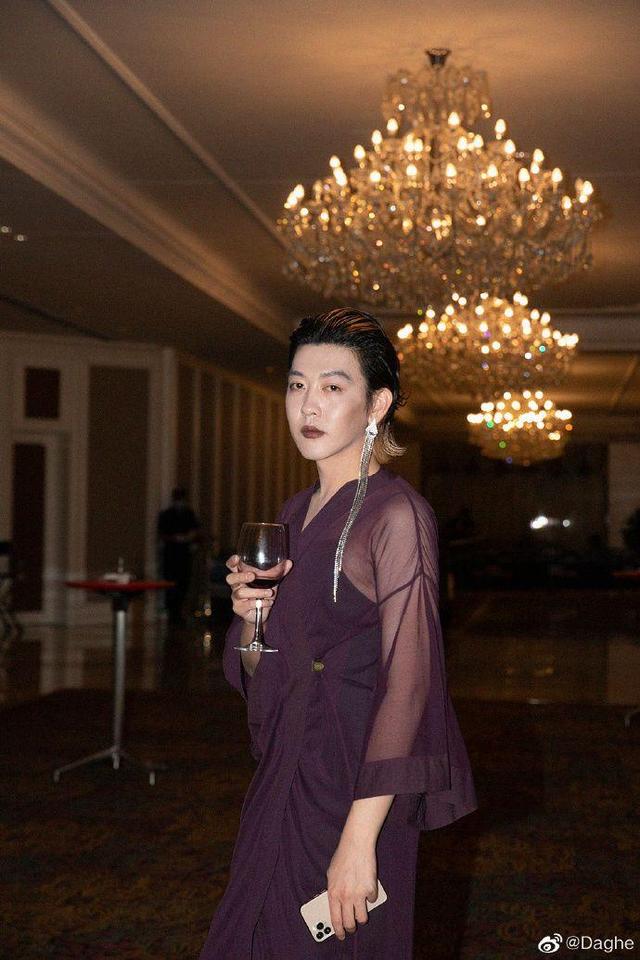 姜思达回应红毯造型争议:骚扰到大家了,我也没有很抱歉