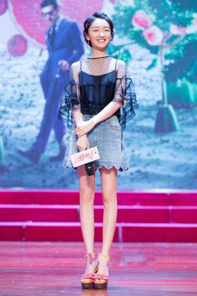 普拉达女王28岁周冬雨是真的瘦!