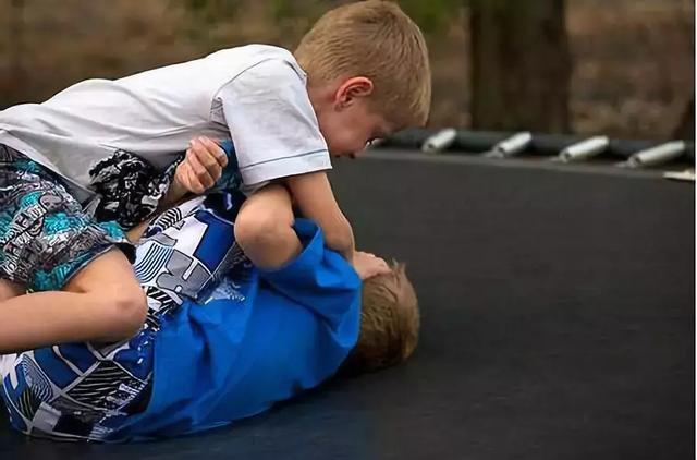 孩子闹矛盾,打人妈妈被处以15天治安拘留