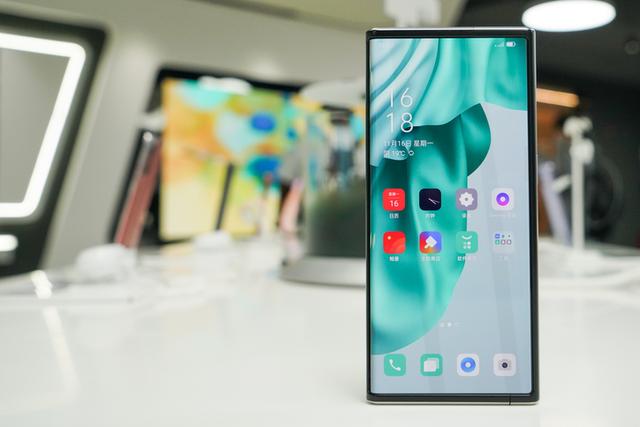 oppo卷轴屏概念机发布屏幕可自由伸缩