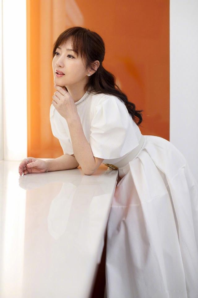 第五大道48岁杨钰莹真不服老!