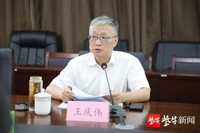 扬州市国资委党委书记,主任王庆伟