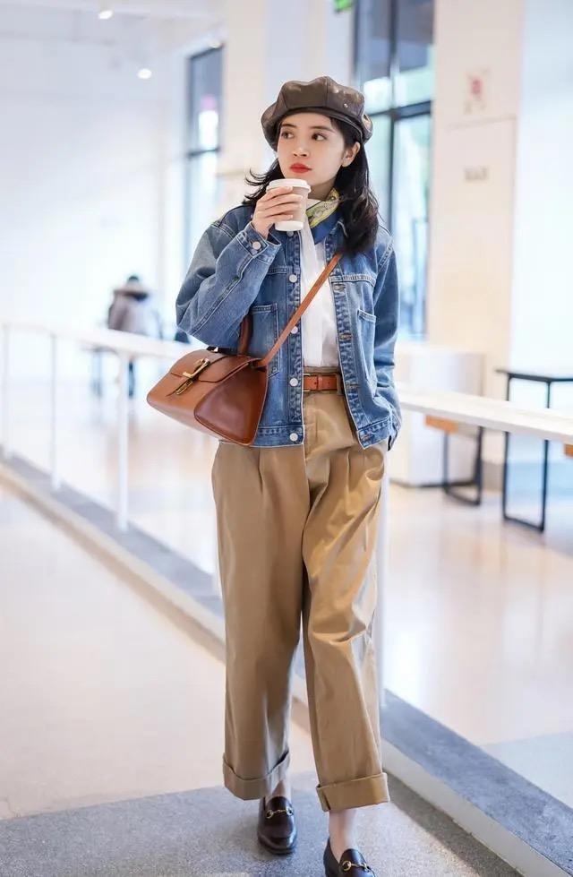 普拉达女王卫衣不流行搭牛仔裤了三木博主11叠穿法新颖好看有气质