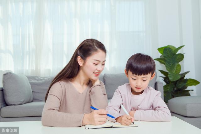 「你的育儿经」孩子学写字也有“最佳年龄”，家长牢记这5点，孩子学得快写得好