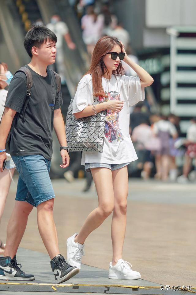 夏天的秘密,都藏在街拍里,不信你看镜头下的路人