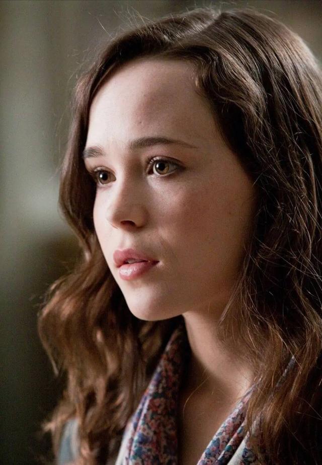 这次艾略特·佩吉在晒出变性手术成功的照片引发了更大的轰动,不少