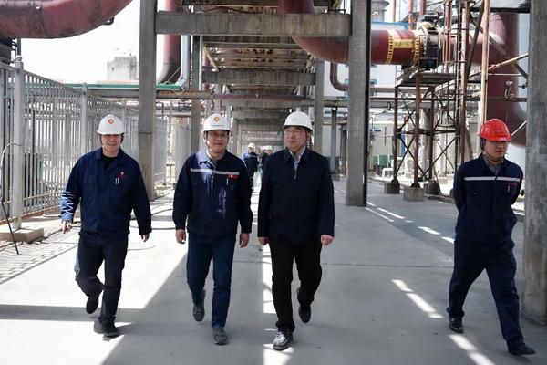 黄河新闻网长治讯:近日,潞安化工集团副总经理王大力一行分别深入煤基
