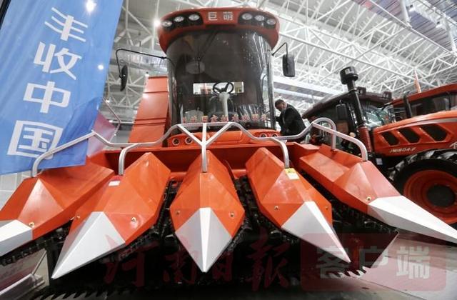 4月7日,2021年全国农业机械及零部件展览会在驻马店市国际会展中心