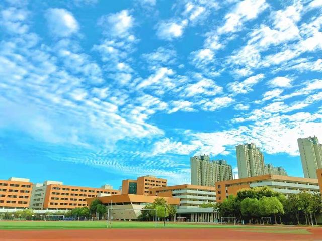 "鱼鳞云"校园大片刷屏,看看哪个学校最美