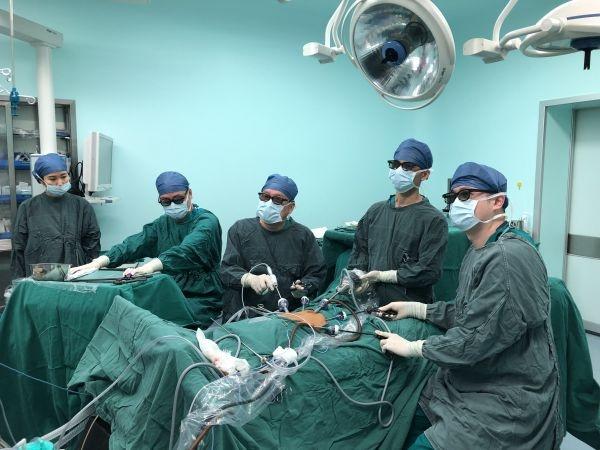 传统观念下,如患者年龄超过70岁且合并基础疾病,通常被视为手术禁忌者