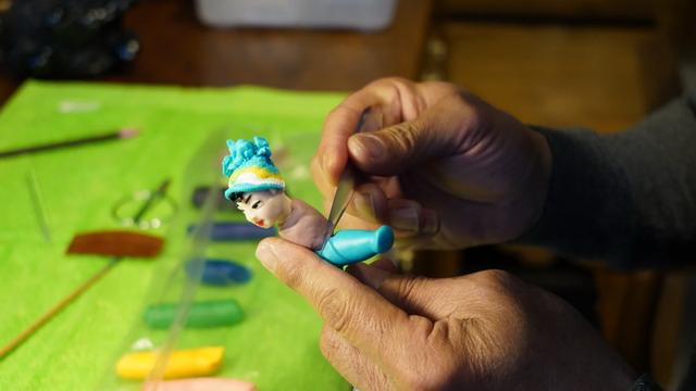 图为"面人郎" 第二代非遗传承人郎志春先生.