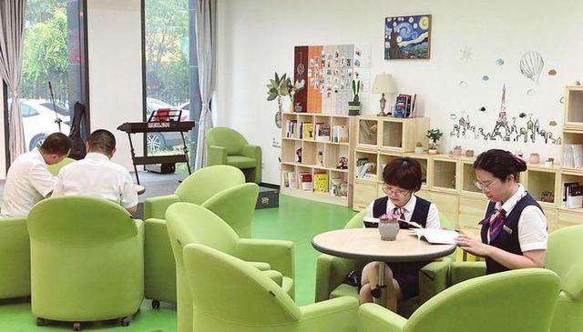 邯郸银行读书角书香浓