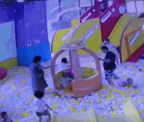 [超级宝妈]《在远远的背后带领》：其实，父母比孩子更需要抗挫折能力