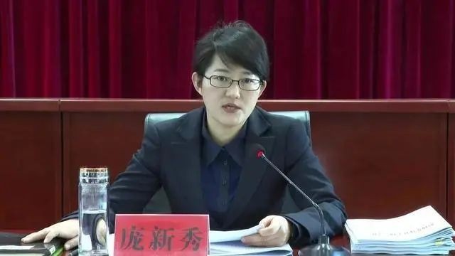 丽江市人民政府副秘书长,办公室党组成员等职务,后出任华坪县县长