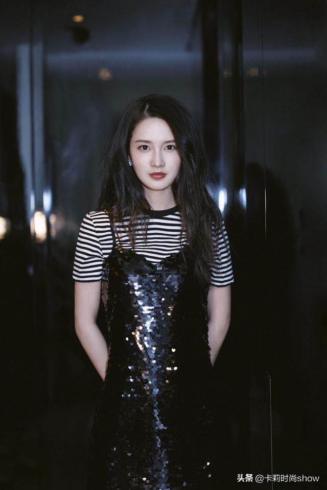 时尚迪科▲李沁粉色蕾丝配皮裤,大秀"直线腿型",29