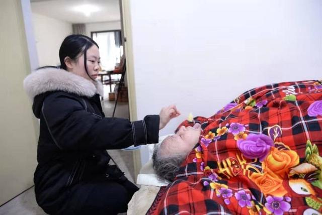 三次辞职,专心照顾家人