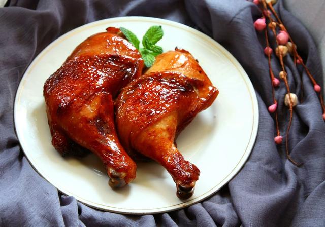 自制叉烧鸡腿,比买的还好吃,香而不腻,咬一口满嘴香,吃不够