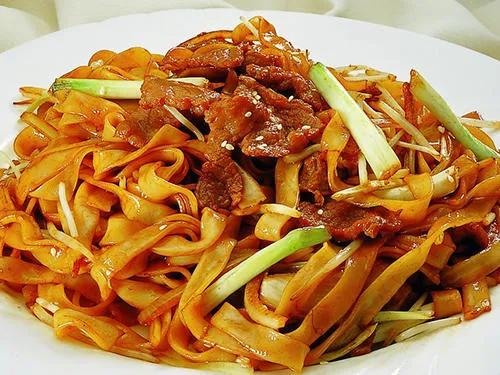 炒河粉vs炒米粉,你更偏爱哪一种?