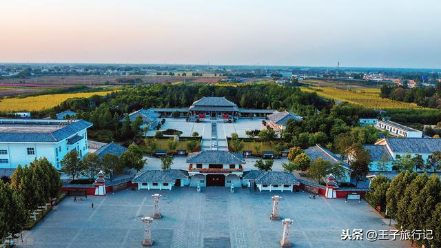 南街村是4a景區,位於河南省漯河市臨潁縣城關鎮,距離市區26km左右,是