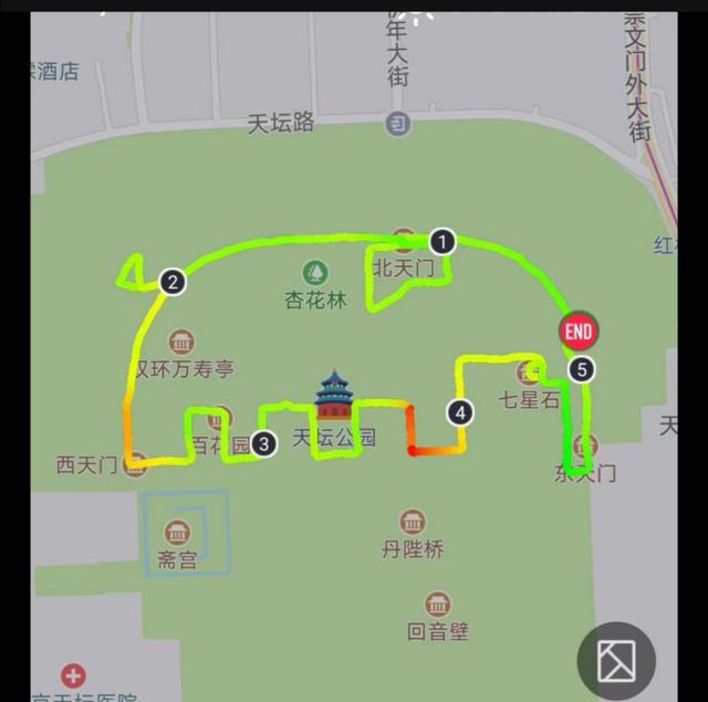 但是它一經出現,吸引大批跑步愛好者紛至沓來,天壇公園一舉成為跑者心