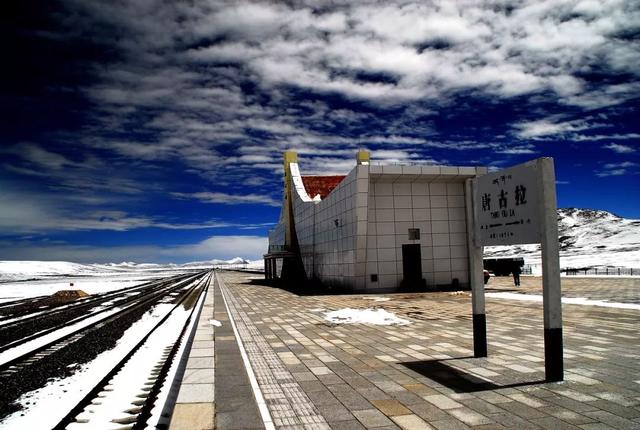 那条神奇的"天路"——青藏铁路所创造的十二个世界之最