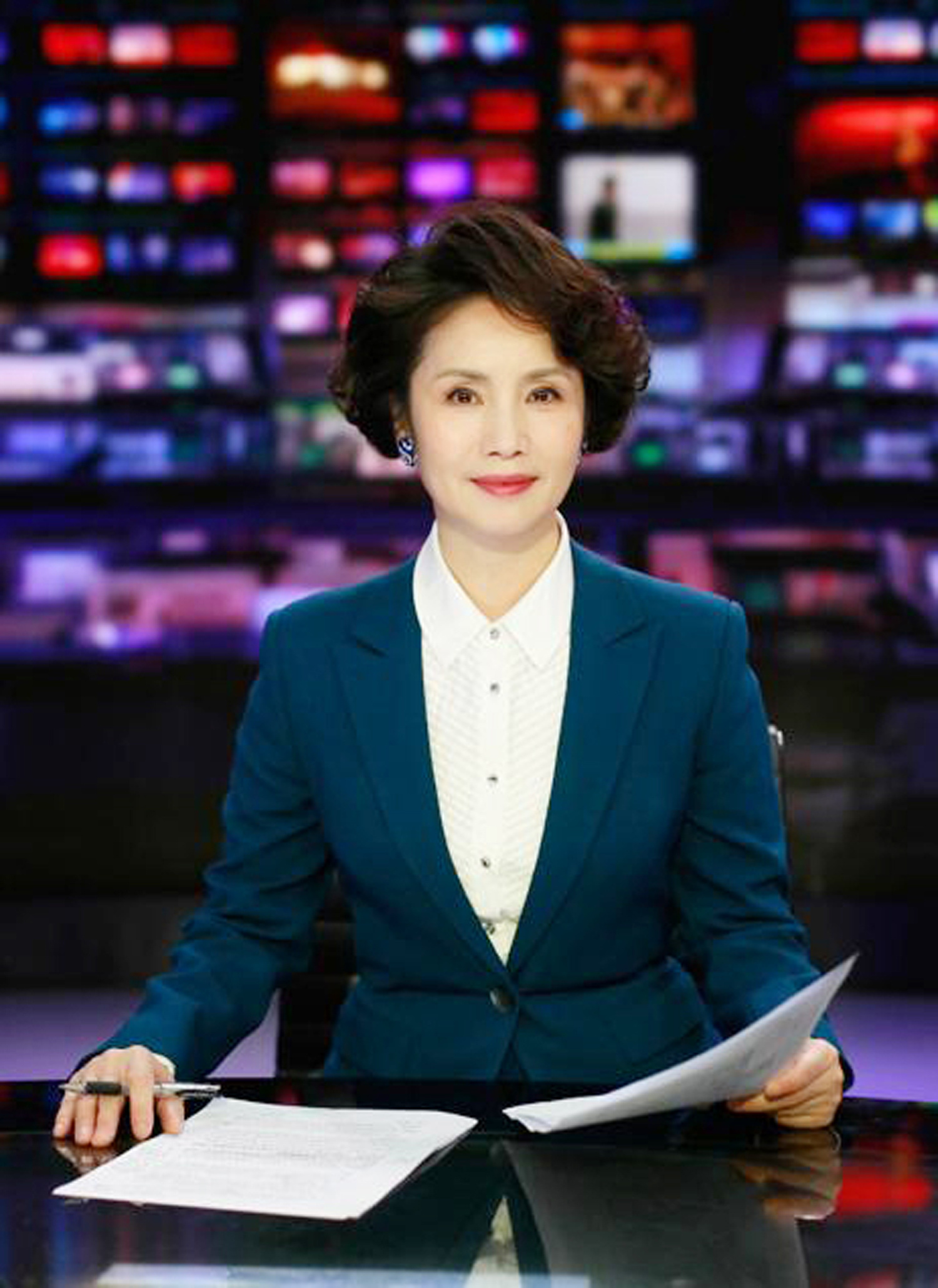 央 视著名主播徐俐:儿子在结婚证上的留言,让她泪目反思