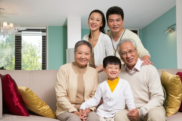 家庭是一个男人的精神支柱,支持他走过艰难岁月