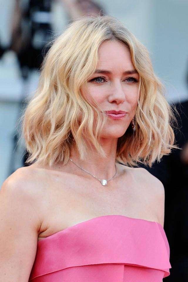 那张晶莹瓷娃娃般的脸庞, 加上纯熟的演技, 将那位勇敢,美丽,智慧的