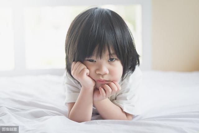 超级宝妈■孩子一生气就“乱发泄”？家长了解“踢猫效应”，比你说教更有用