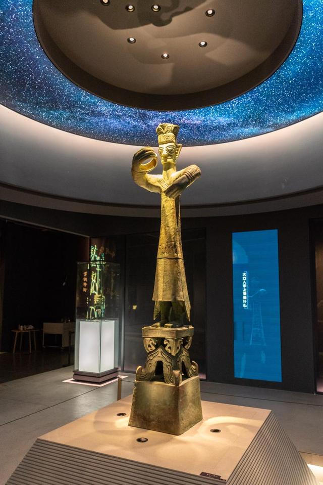 此次将展出来自成都金沙遗址博物馆和四川广汉三星堆博物馆的珍贵展品