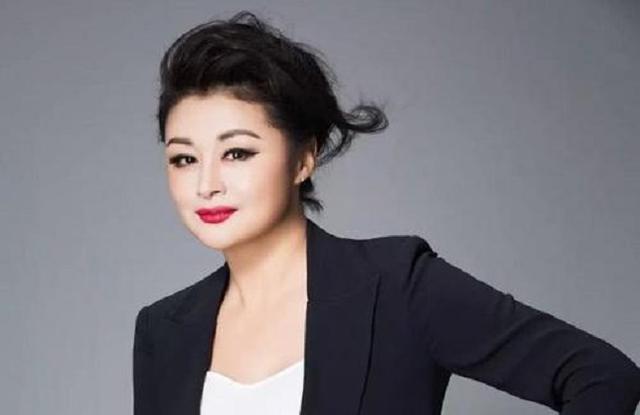 乡村爱情有多坑人?看看这些照片,戏里农村妇女,戏外妥妥女神