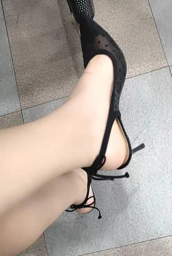 实拍生活中的高跟鞋,这才是真实的美