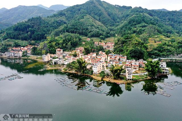 北景镇江栋村那板屯新貌.韦哲 摄