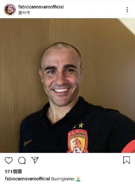 卡纳瓦罗在社交平台发布自己光头造型