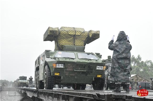 揭秘!兵哥哥两天两夜的军列生活是种怎样体验?