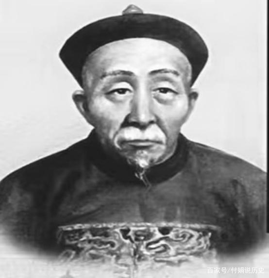 刘墉的父亲刘统勋更是大名鼎鼎,曾经担任过内阁大学士,军机大臣等重要