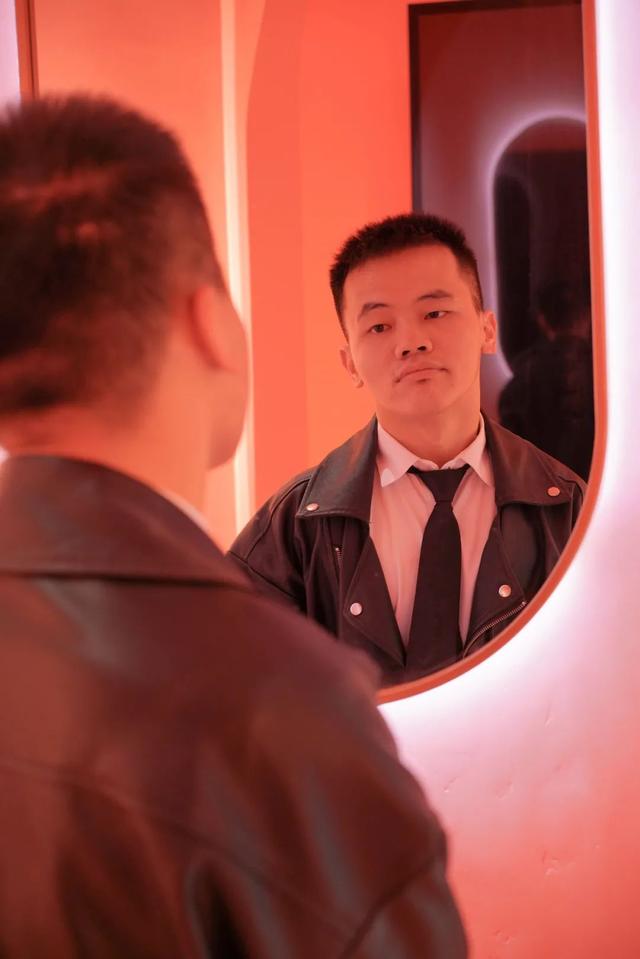 脱口秀演员小佳 | 笑对人生 脱颖而出