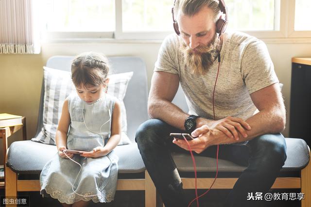 『超级宝妈』孩子沉迷手机好吗？手机里强刺激的讯息内容，会影响孩子大脑发育
