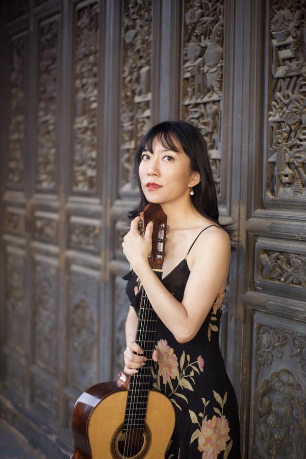 杨雪菲发行专辑《中国素描》,在古典吉他上玩转"中国风"