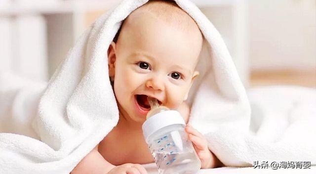 「超级宝妈」胸小没奶？姨妈来了奶水有毒？破除母乳喂养的这些谣言
