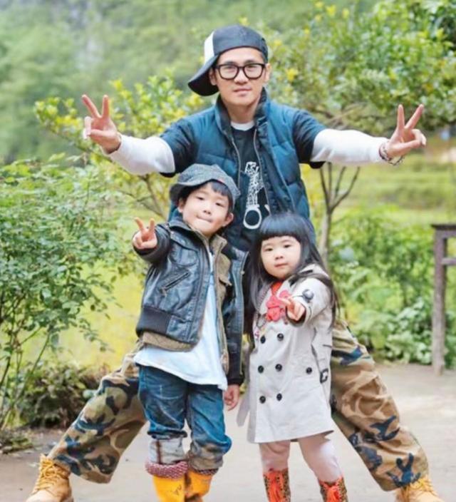 曹格一家出海晒合照,女儿儿子大变样 歌手曹格大家想必都十分熟悉