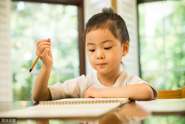 你的育儿经▲小学生写“鼻”字，妈妈拍照上传后走红网络，网友：整容失败了？