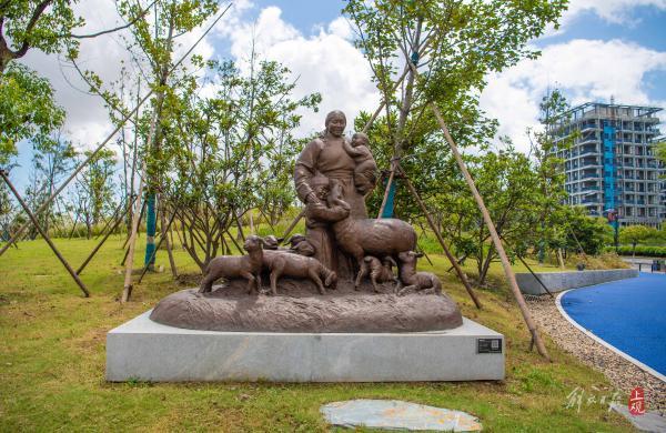 一百件雕塑作品环绕上海临港滴水湖,看看哪家强