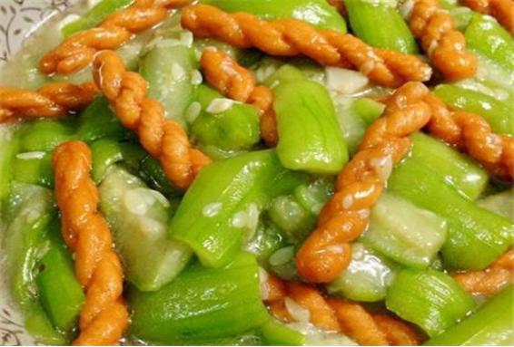 美食严选:丝瓜炒麻花,白灼豆芽青椒,凉拌莴笋,麻辣钵钵鸡