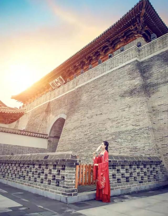 一双剪水眸,一袭汉家衣 多么令人憧憬的画中场景 更不用说来到古色古